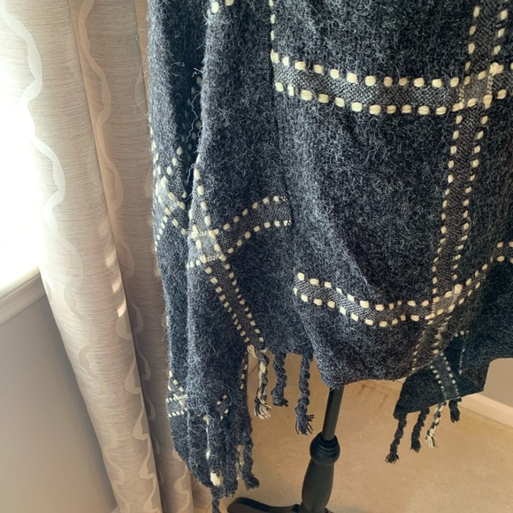 Grey and Cream Wool Tassel Poncho, Size One Size - Picture 3 of 3